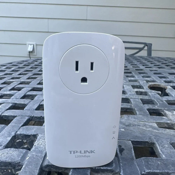 TP-LINK Av1200 Gigabit Passthrough Powerline Adapter (Single) TL-PA8010P - Picture 1 of 7